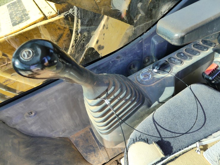 2019-komatsu-pc210-lc-image-15