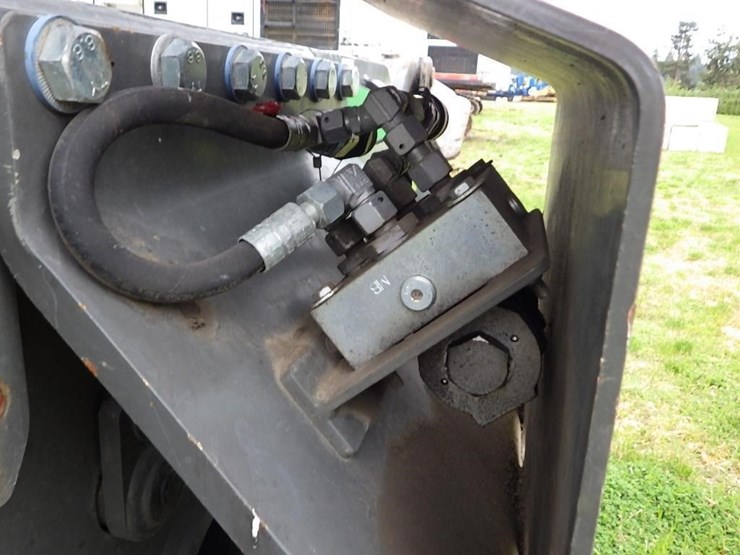 sennebogen-738e-tree-handler-image-8