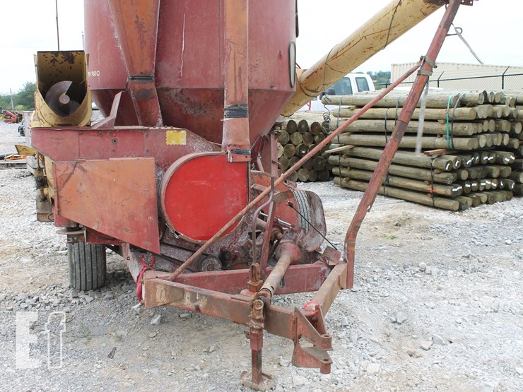 new-holland-352-image-5