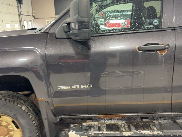 2016-chevrolet-silverado-2500hd-image-26