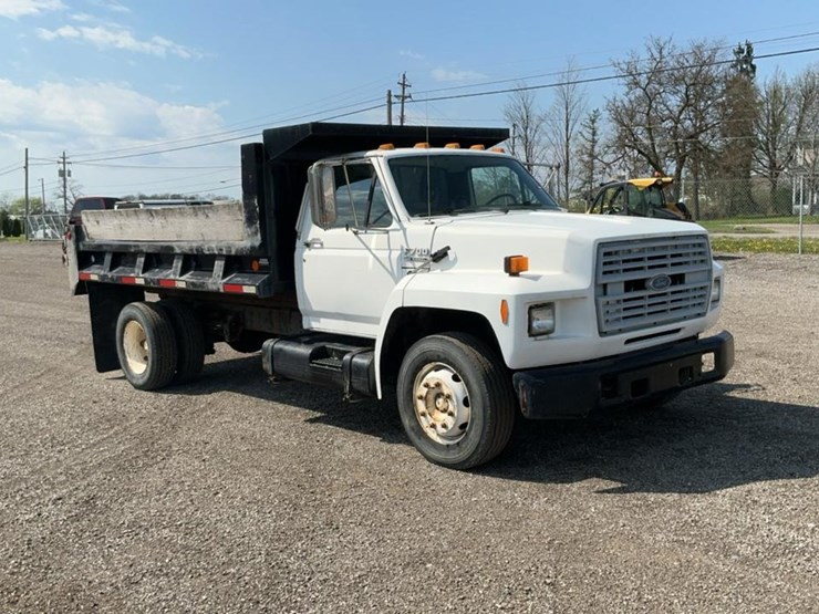 #1951-•-1990-ford-700-dump-truck-image-7