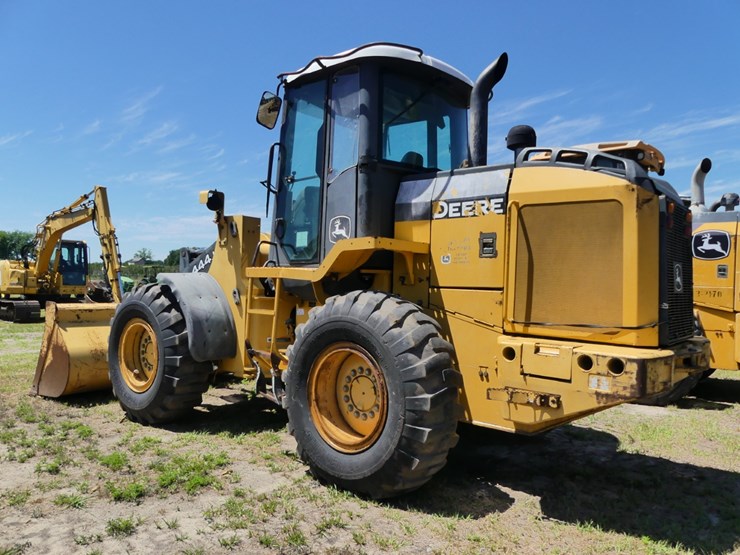 2004-deere-444j-image-4