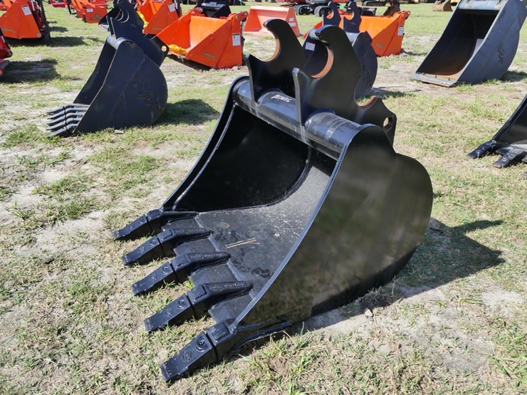 24"-excavator-bucket-image-2