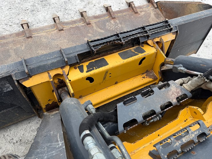 deere-333e-image-4