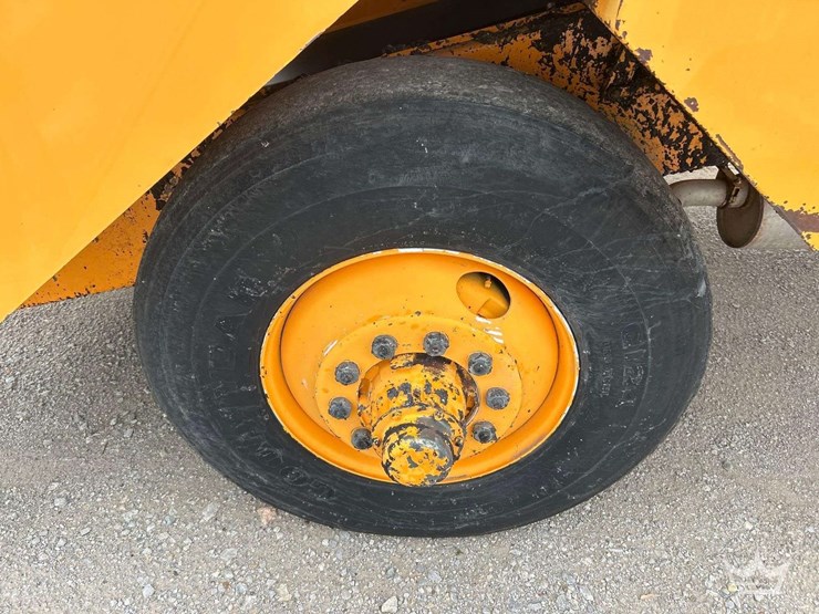 2003-rasco-9010-asphalt-chip-spreader-image-21