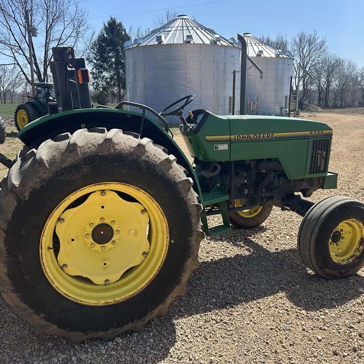 JOHN DEERE 5300