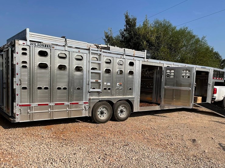 2021-wilson-foreman-8'x32'-livestock-trailer-image-1