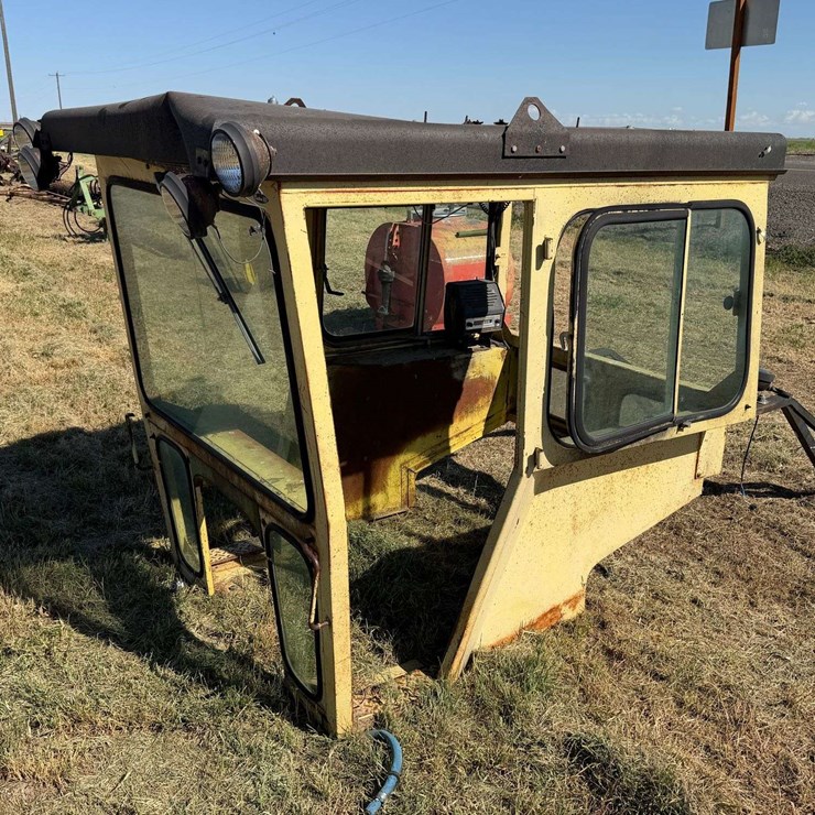 Custom 100 Tractor Cab - Othello, WA