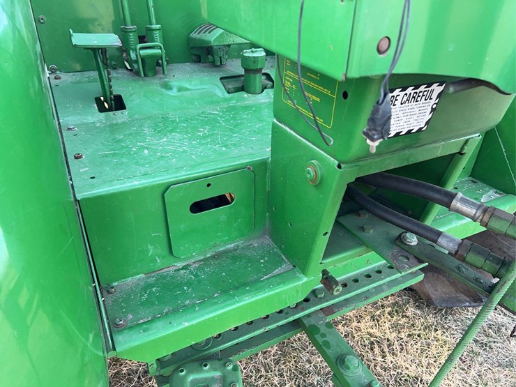 john-deere-820-image-47