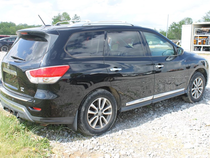 2014-nissan-pathfinder-image-4
