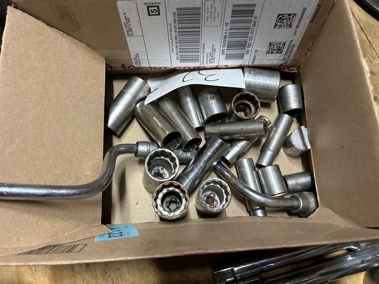 #32-•-lot-of-usa-1/2”-dr-sockets,-speed-handle-image-2