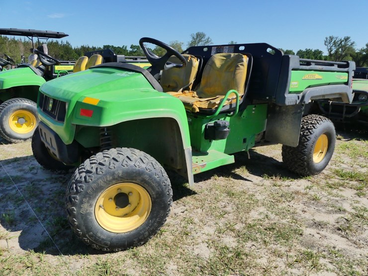 2016-john-deere-gator-image-1