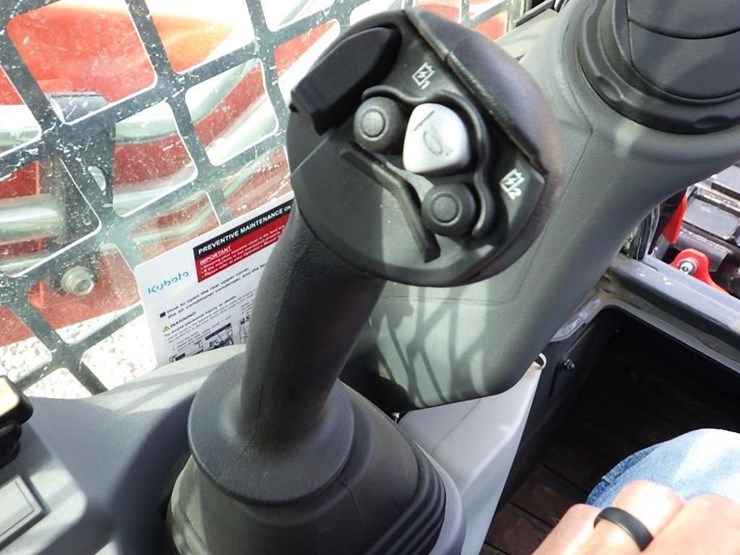 kubota-svl75-3-image-28
