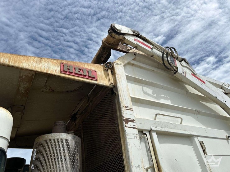 2020-peterbilt-520-image-26