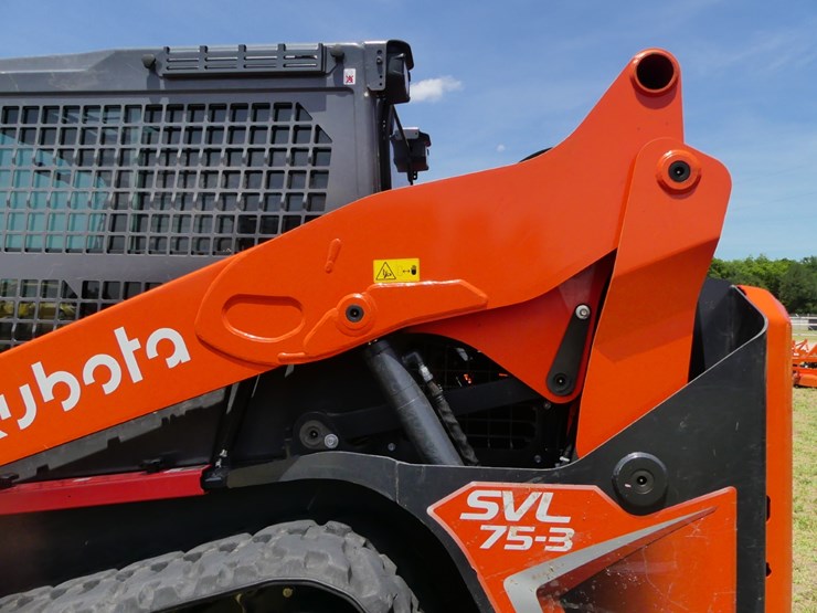 2025-kubota-svl75-3-image-8