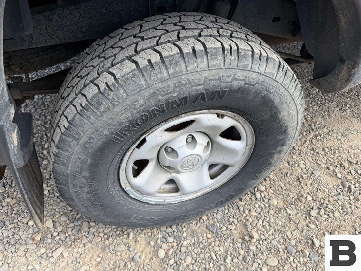 2010-toyota-tacoma-image-12