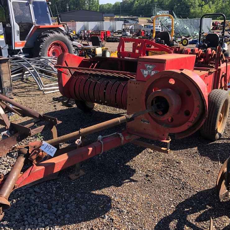 MASSEY-FERGUSON 12