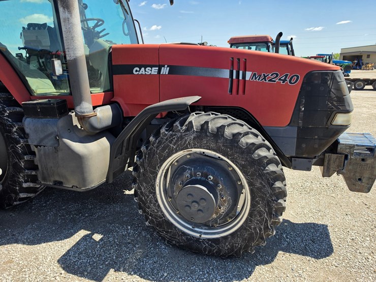 case-ih-mx240-image-17