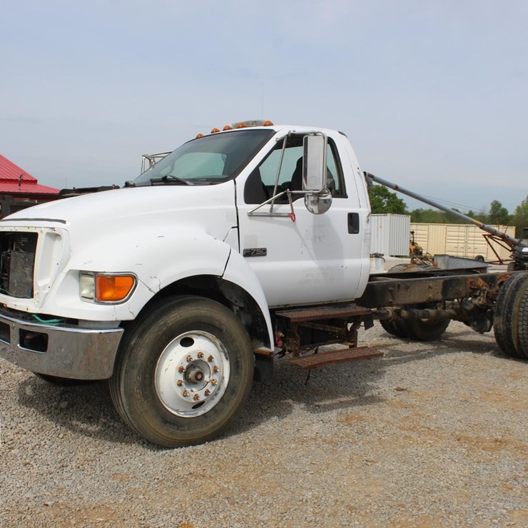 2005 FORD F750 SD