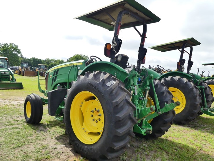 2018-john-deere-5075m-image-3
