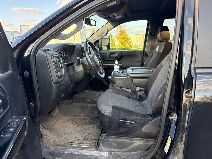 2022-chevrolet-3500-image-34