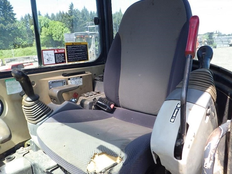 2012-john-deere-60d-image-40