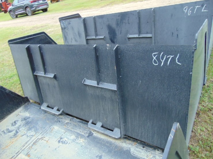 84"-quick-attach-turkey-litter-bucket-image-2
