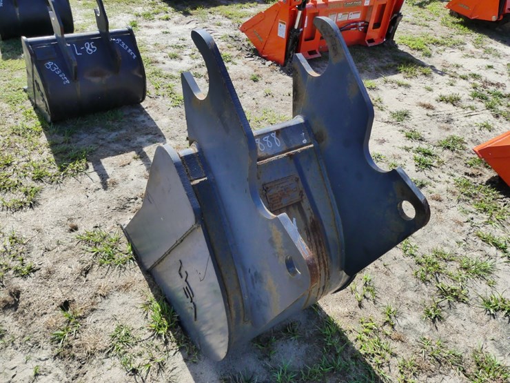 18"-excavator-bucket-image-3