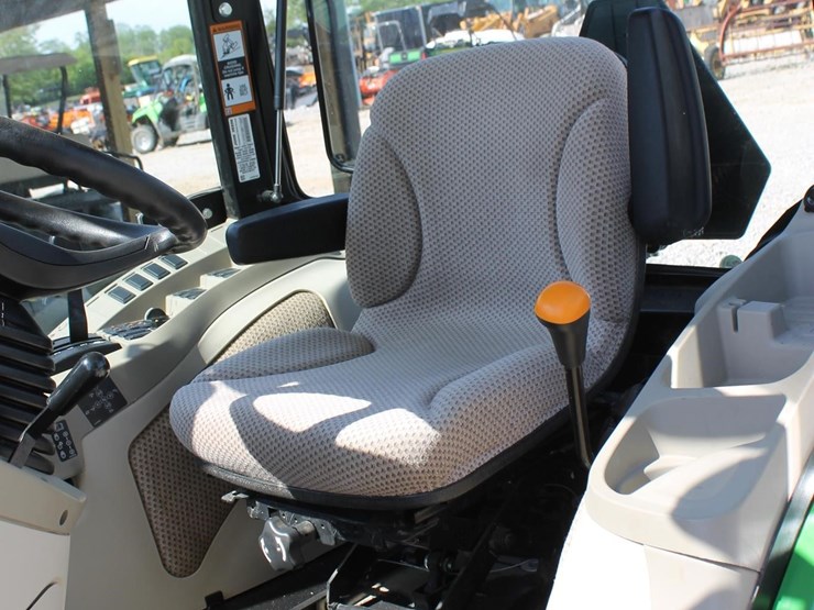 john-deere-3046r-image-12