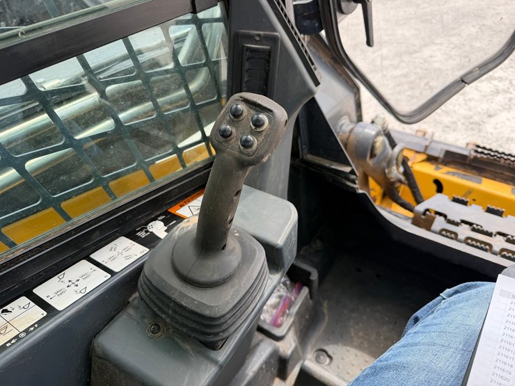 deere-333e-image-12