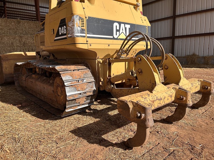 2005-caterpillar-d4g-image-10