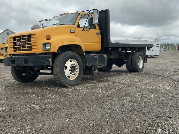 #1952-•-2000-gmc-6500-flatbed-truck-image-1