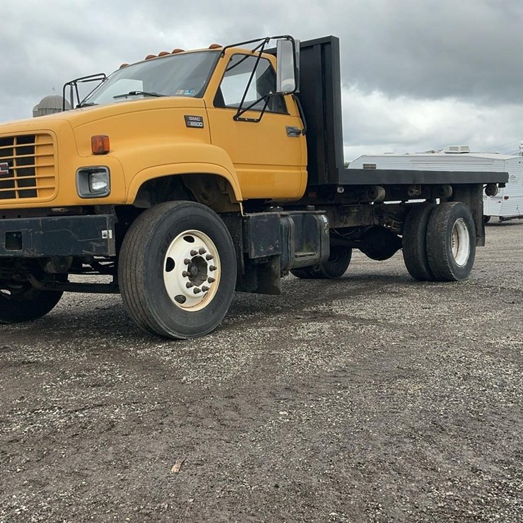 #1952 • 2000 GMC 6500 Flatbed Truck