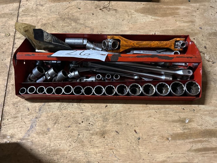 #26-•-usa-sockets,-ratchet,-breaker-bar,-tray-image-1
