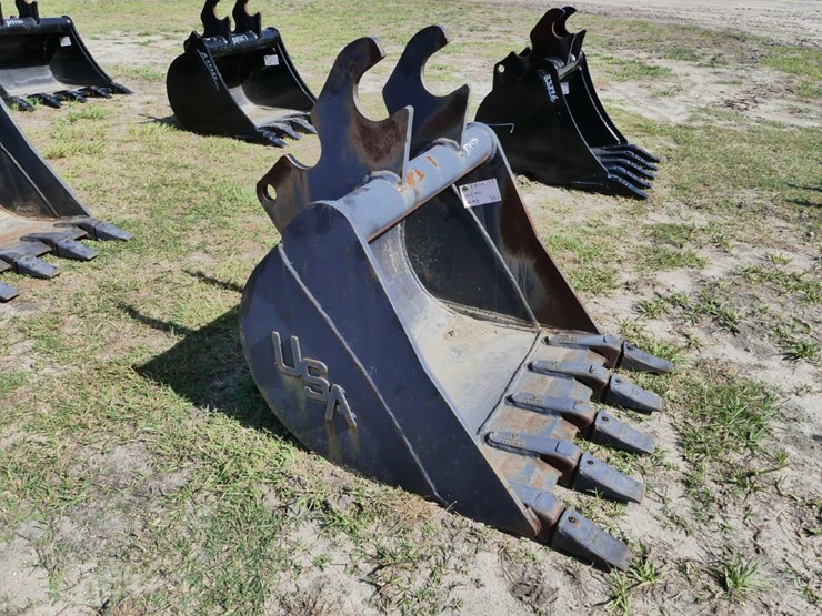 24"-excavator-bucket-image-1