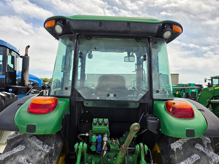 2013-john-deere-6140d-image-12