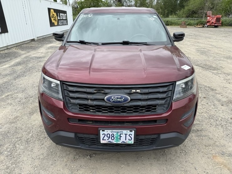 2017-ford-explorer-image-8