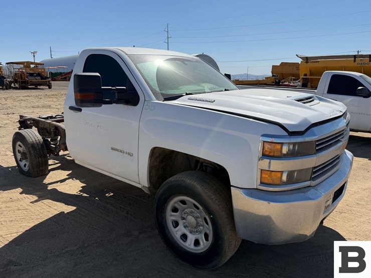 2017-chevrolet-silverado-3500-image-5