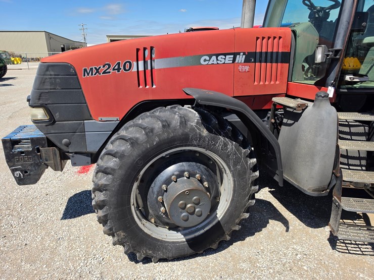 case-ih-mx240-image-3