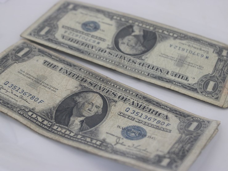 #36133-•-(22)-1957-and-qty-4,-1935-silver-certificates,-1-dollar-bills-image-4