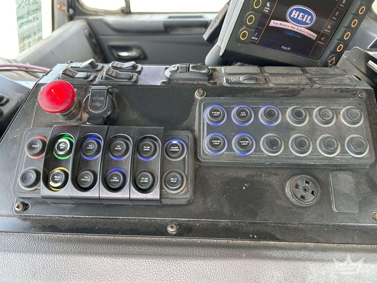 2020-peterbilt-520-image-19