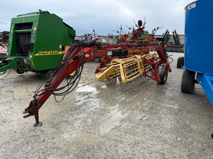 new-holland-216-image-1