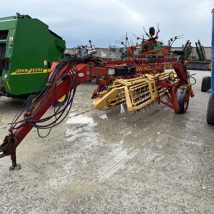NEW HOLLAND 216