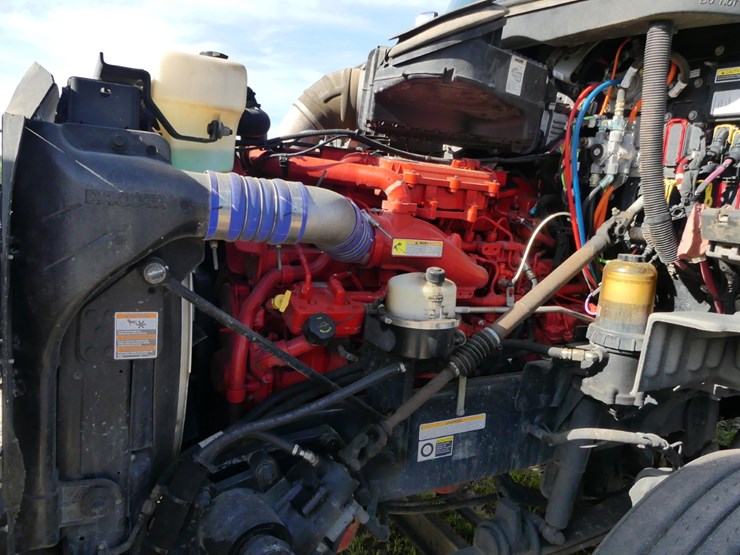 2017-peterbilt-579-image-11