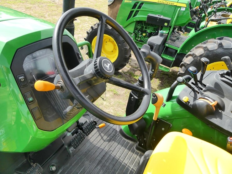 2024-john-deere-5120m-image-12