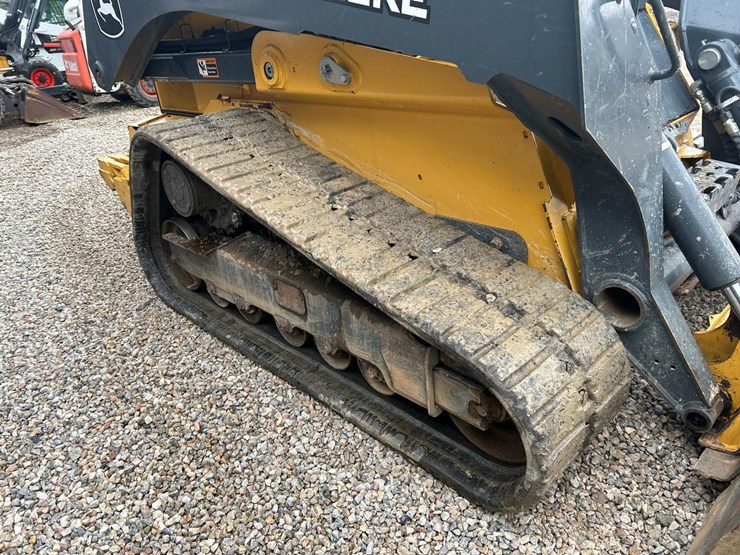 2021-deere-331g-image-12