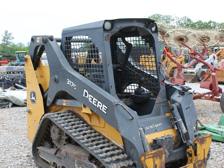 2018-deere-317g-image-1