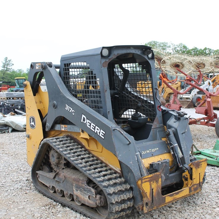 2018 DEERE 317G