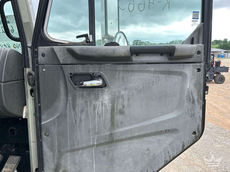 2019-peterbilt-520-image-11