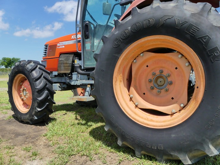 2000-kubota-m9000-image-8